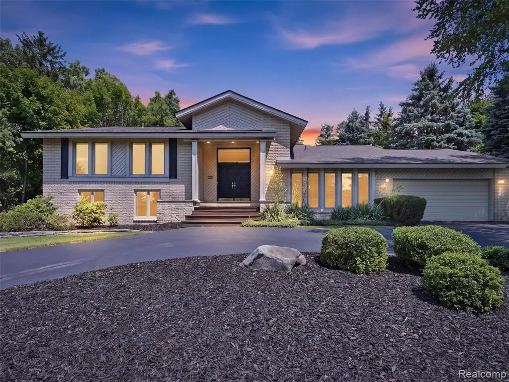 3300 Woodview Lake, West Bloomfield, MI 48323 - #1
