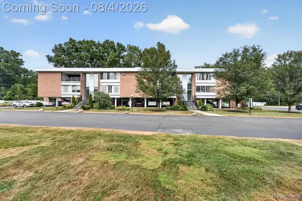 32050 Grand River #56, Farmington, MI 48336