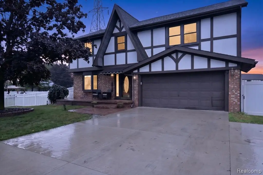 24011 Heritage, Woodhaven, MI 48183 - #1