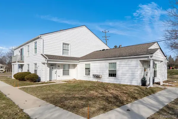 2605 Thornbrier, Lake Orion, MI 48360