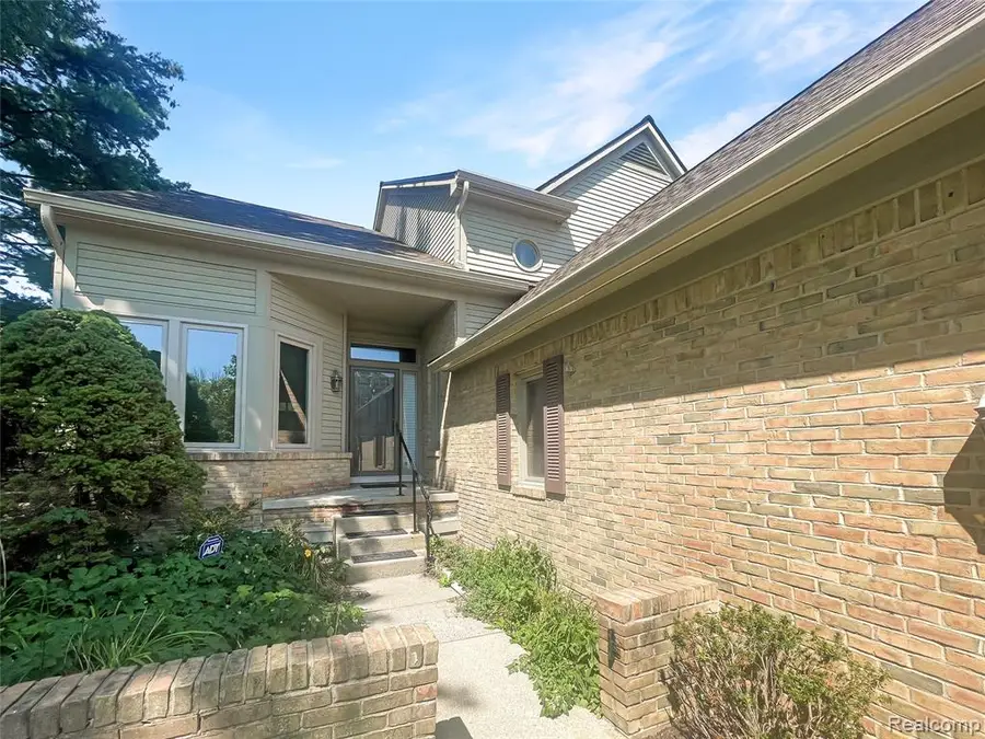 37547 Legends Trail, Farmington Hills, MI 48331 - #3