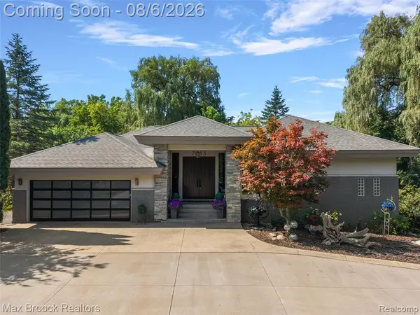 2253 Lone Pine, West Bloomfield, MI 48323