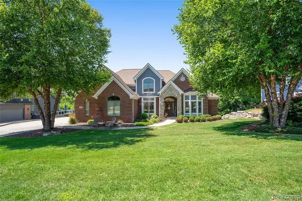 888 Suchava, White Lake, MI 48386
