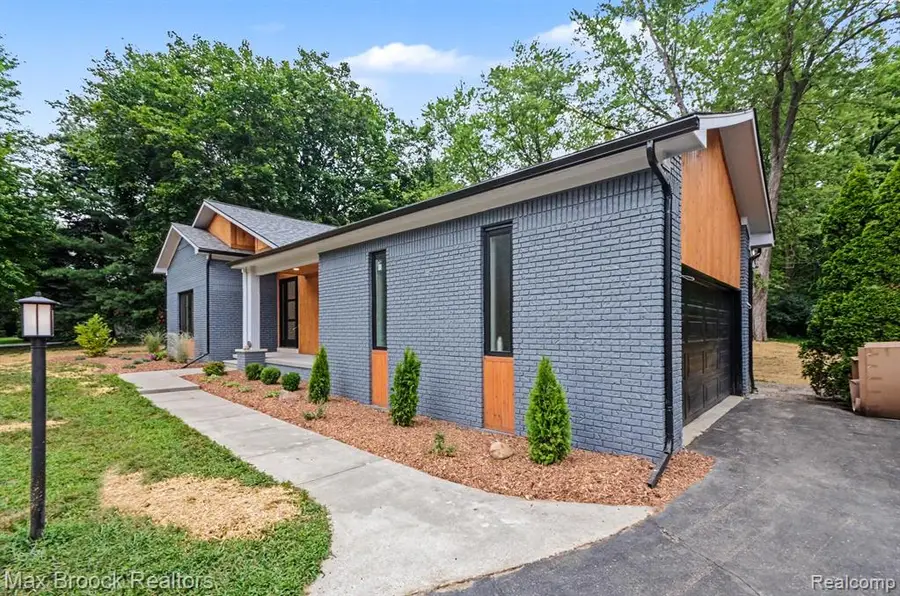 4570 Burnley, Bloomfield Hills, MI 48304 - #3