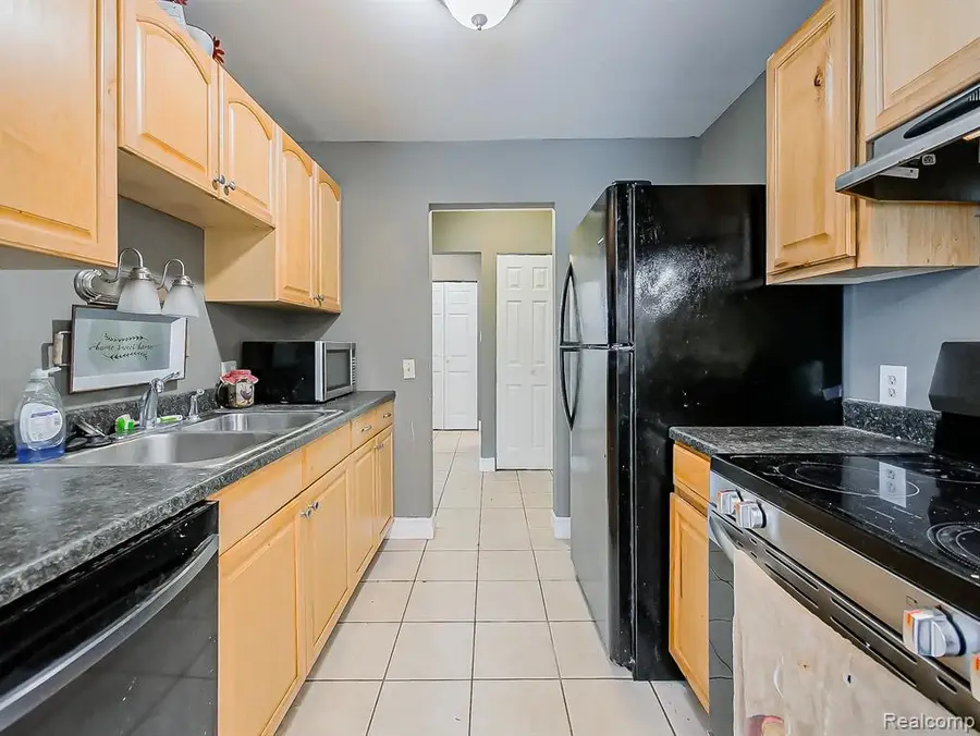 635 E Fox Hills, Bloomfield Hills, MI 48304 - #2