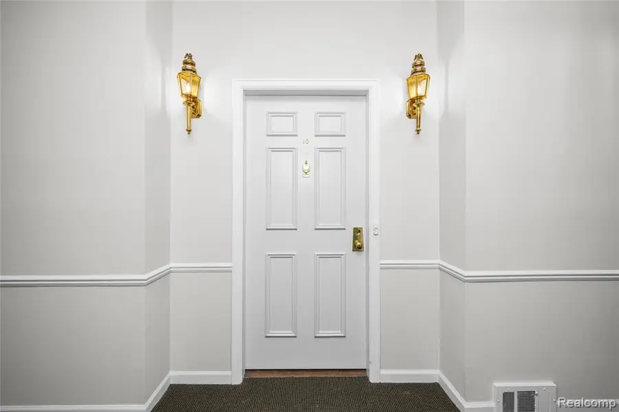 17111 E Jefferson #10, Grosse Pointe, MI 48230 - #2
