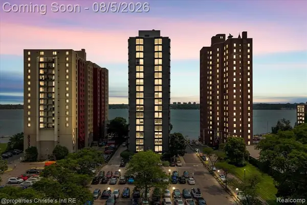 8200 E Jefferson, Detroit, MI 48214