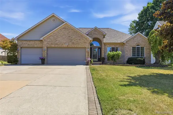 6122 S Edge, Grand Blanc, MI 48439