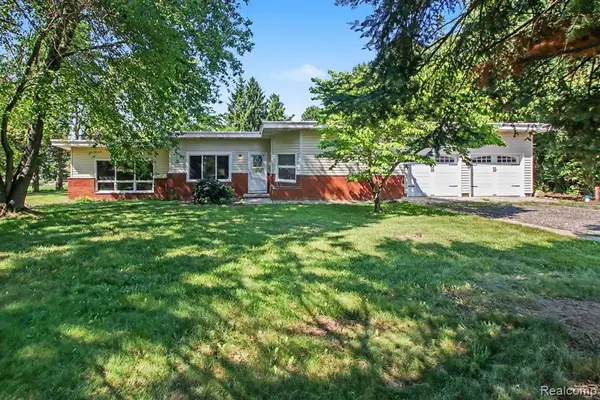 7800 W Sharpe, Fowlerville, MI 48836