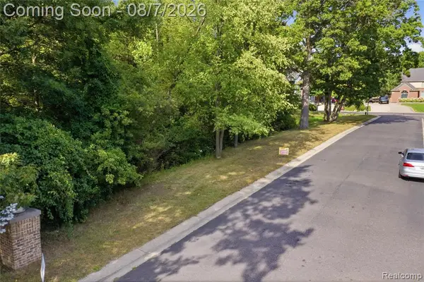 8959 Clubwood, Walled Lake, MI 48390