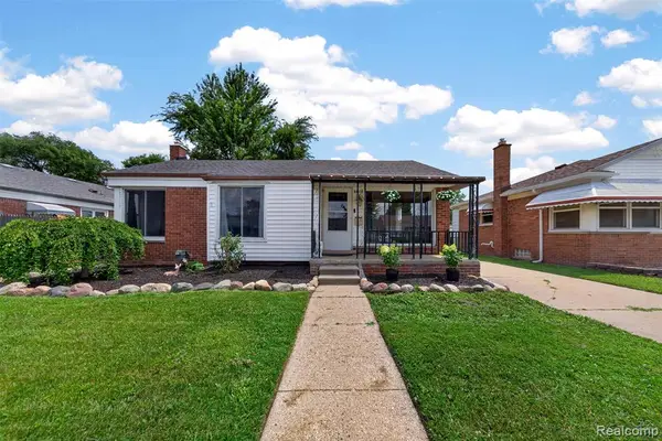 28202 Hollywood, Roseville, MI 48066