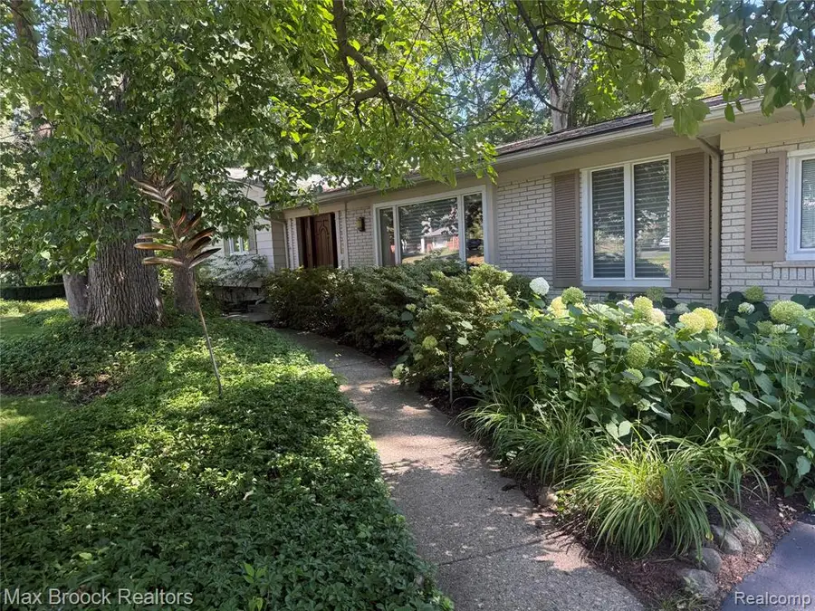 6920 Candlewood, West Bloomfield, MI 48322 - #2