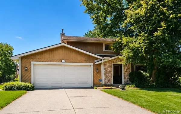 22783 Shadowglen, Farmington, MI 48335