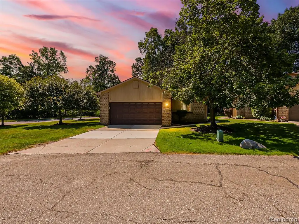 7421 Parkdale, West Bloomfield, MI 48322 - #1