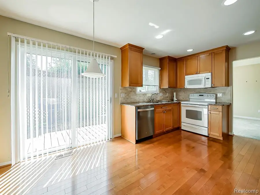 7421 Parkdale, West Bloomfield, MI 48322 - #3