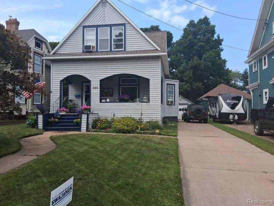 325 E Hewitt, Marquette, MI 49855 - #2