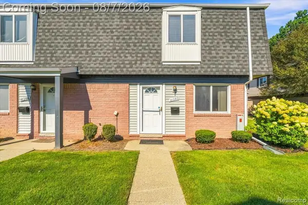 41282 N Woodbury Green, Belleville, MI 48111