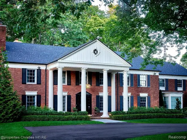 950 E Glengarry, Bloomfield Hills, MI 48301