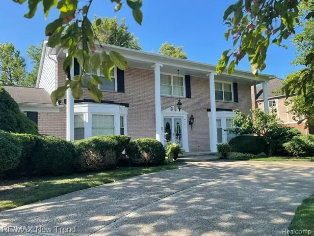 4727 S Knoll, West Bloomfield, MI 48323 - #1