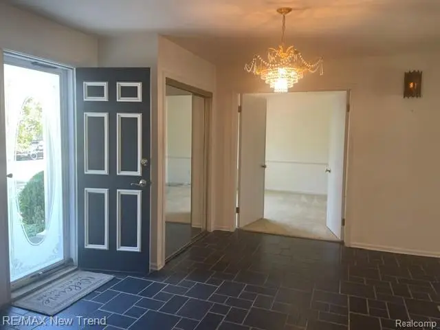 4727 S Knoll, West Bloomfield, MI 48323 - #2
