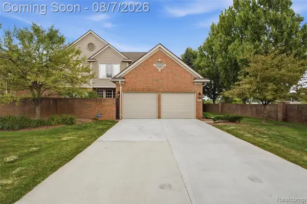107 Charleston, Troy, MI 48098