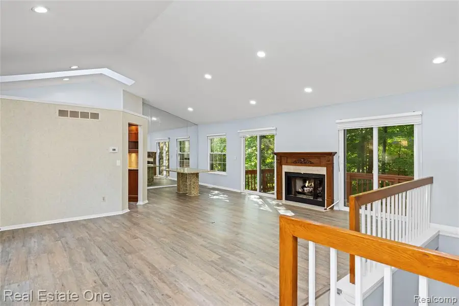 7332 Meadowridge, West Bloomfield, MI 48322 - #3