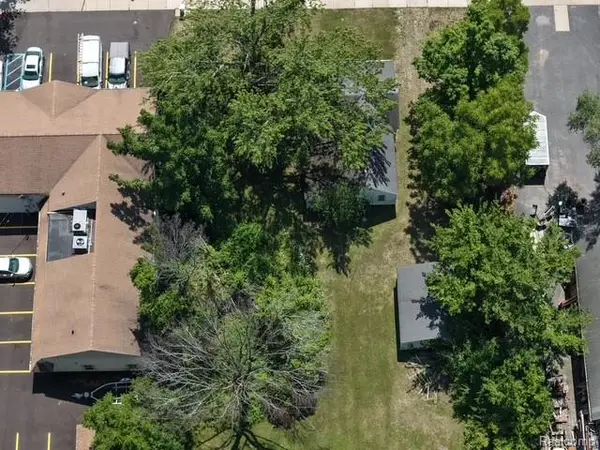 8120 Macomb, Grosse Ile, MI 48138