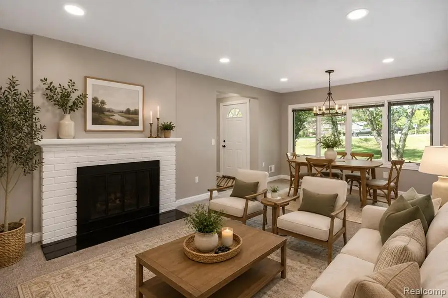 4915 Walnut Lake, West Bloomfield, MI 48323 - #3