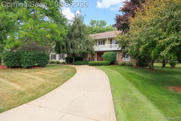 9705 Burning Tree, Grand Blanc, MI 48439