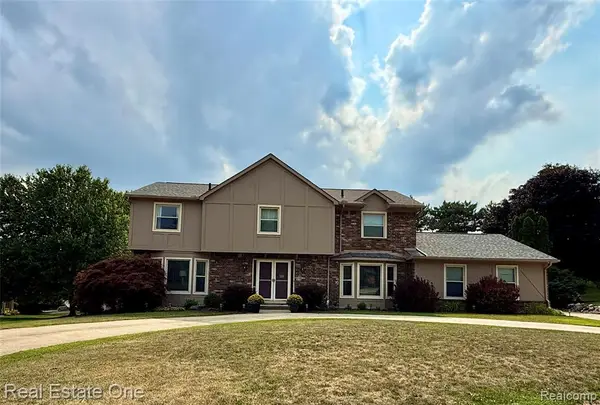 1904 Chelsea, Rochester Hills, MI 48306