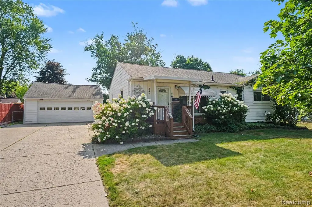 244 Ponchartrain, Fenton, MI 48430 - #1