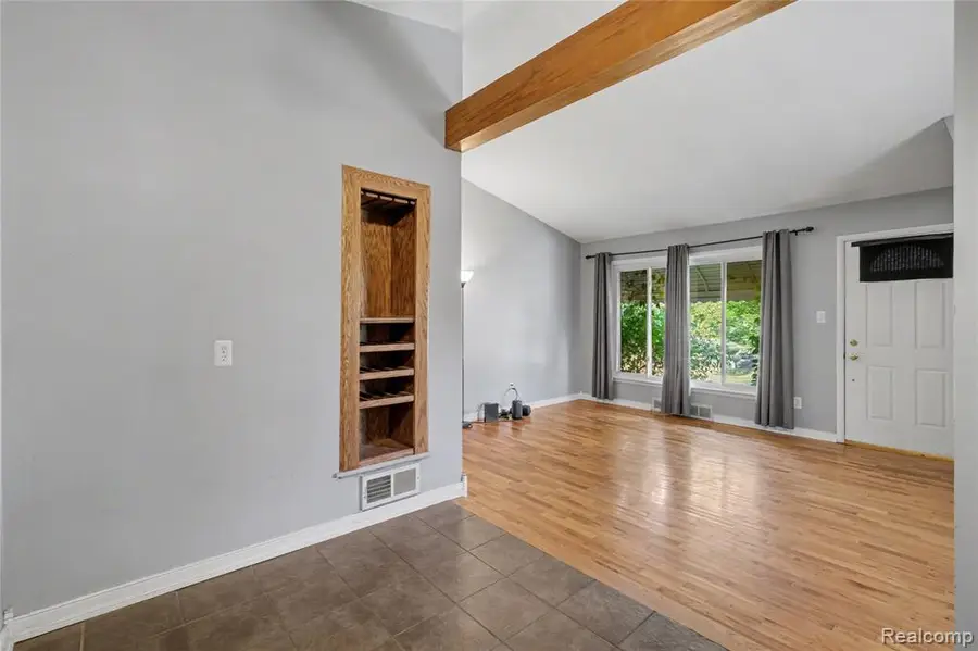 244 Ponchartrain, Fenton, MI 48430 - #3