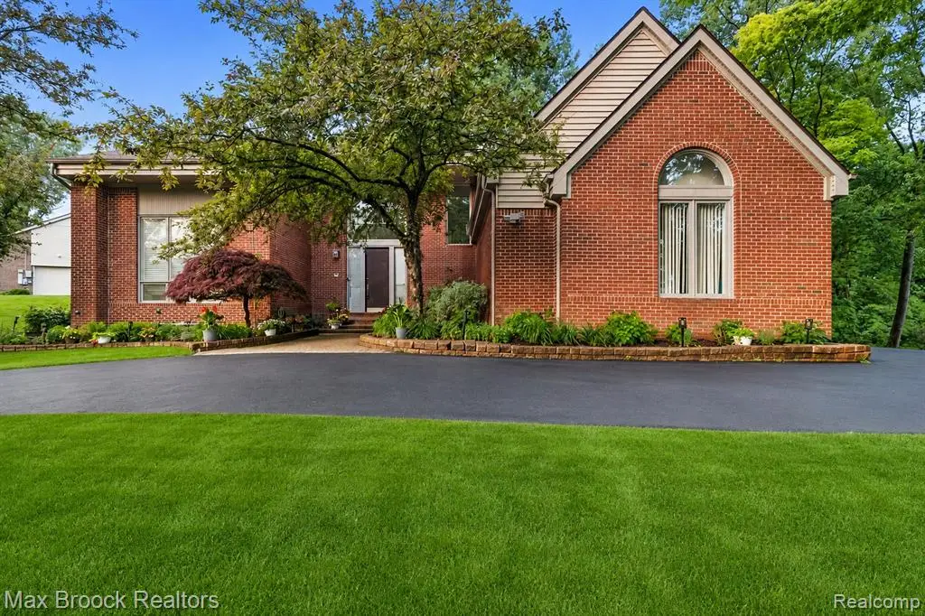 2295 Shore Hill, West Bloomfield, MI 48323 - #1