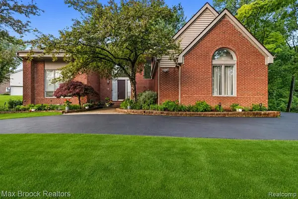 2295 Shore Hill, West Bloomfield, MI 48323