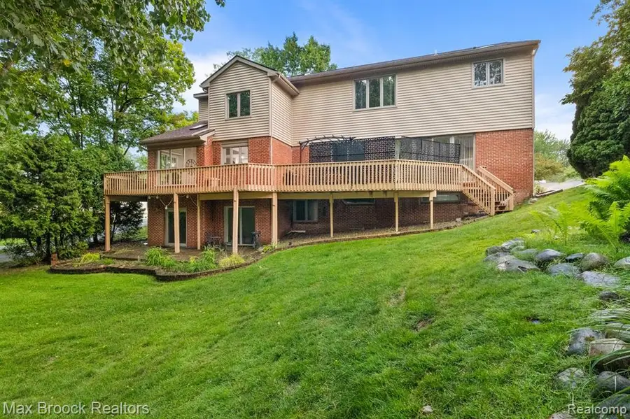 2295 Shore Hill, West Bloomfield, MI 48323 - #2