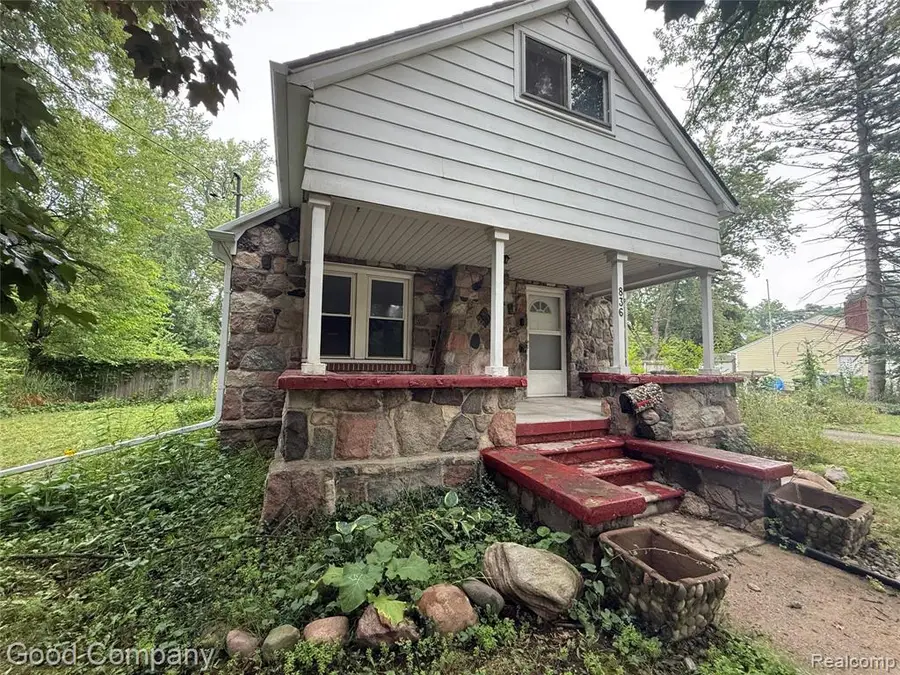 836 W Silver Lake, Fenton, MI 48430 - #2