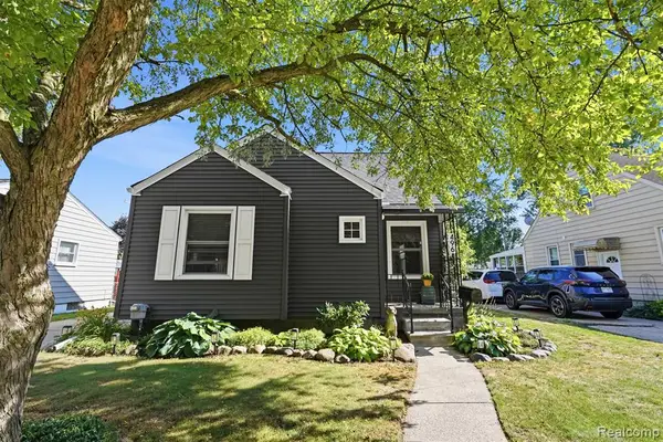 496 E Baker, Commerce Twp, MI 48017