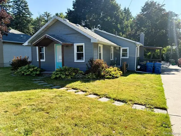 1858 Birchcrest, Waterford, MI 48328
