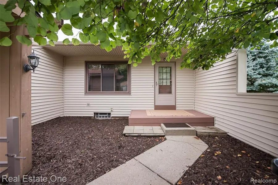 25111 Hamilton #6, South Lyon, MI 48178 - #2