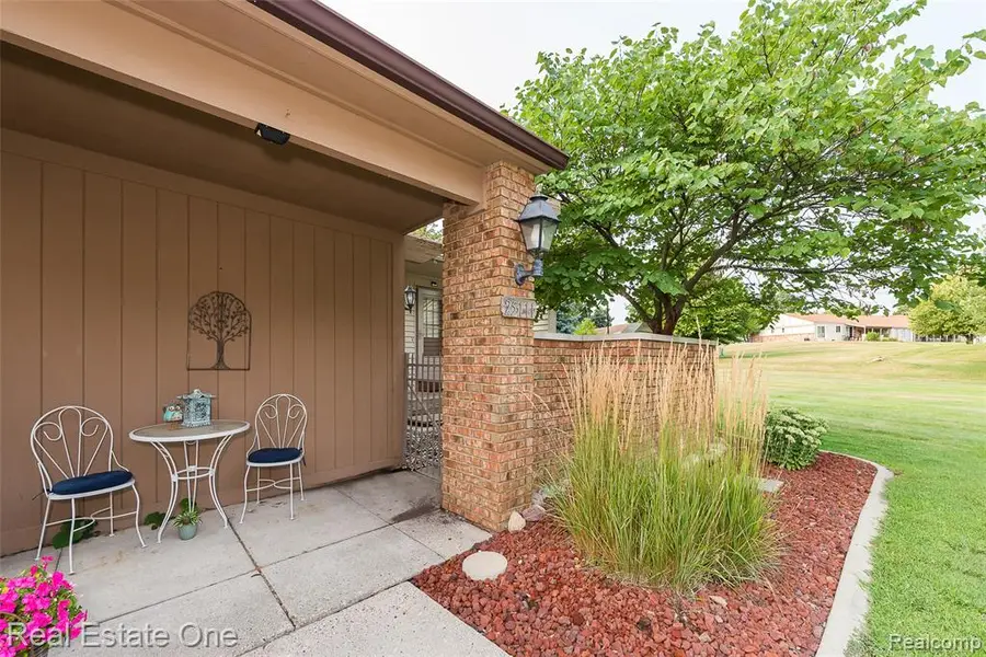 25111 Hamilton #6, South Lyon, MI 48178 - #3