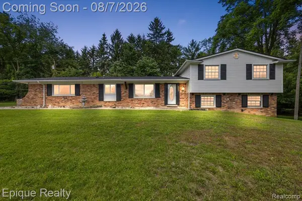 7033 W Pebblecreek, West Bloomfield, MI 48322