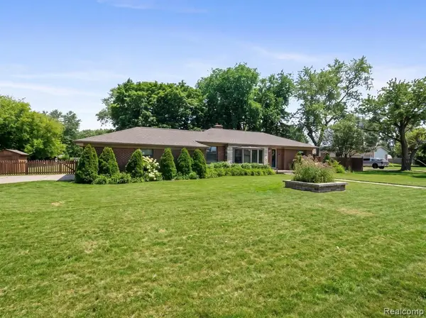27200 Milton, Warren, MI 48092