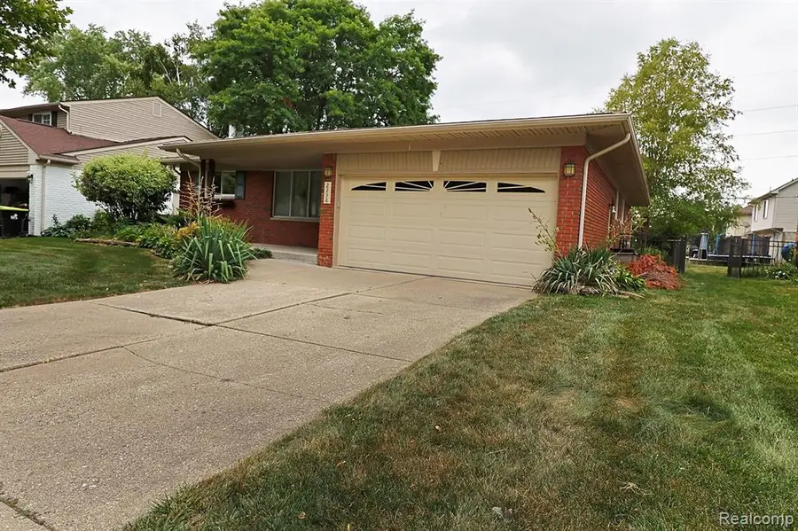 2298 Columbia, Troy, MI 48083 - #3