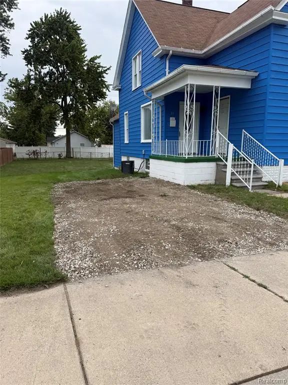 81 Fessenden, Mount Clemens, MI 48043
