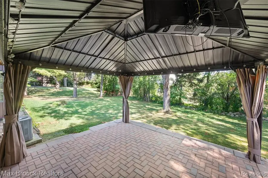 31034 Berryhill, Farmington, MI 48331 - #3