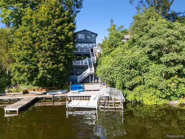11356 Riverbank, Pinckney, MI 48169