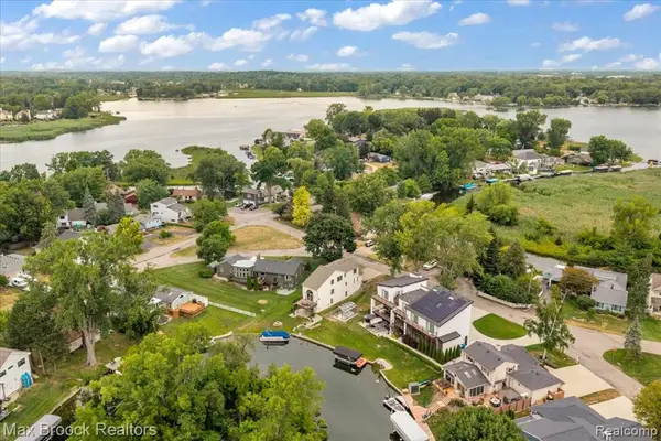 1025 Otter, Waterford, MI 48328
