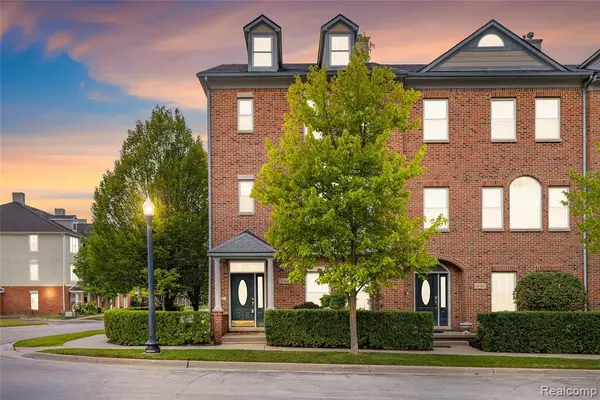 1614 Town Commons, Howell, MI 48855