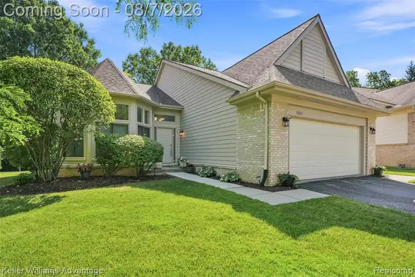 5325 Simpson Lake, West Bloomfield, MI 48323