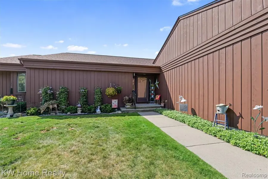 634 Applegate, Grand Blanc, MI 48439 - #2